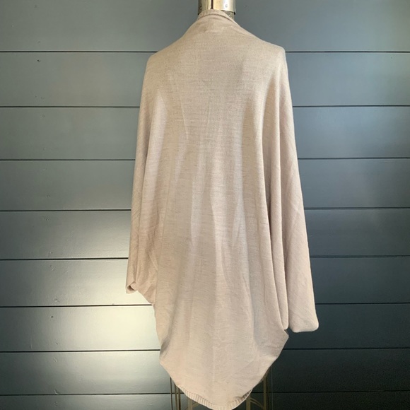🎉Neutral Wrap/Kimono - Picture 10 of 12